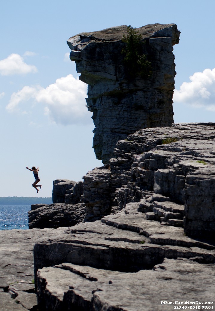 32746RoCrLe - Beach walk (and swim) on Flowerpot Island